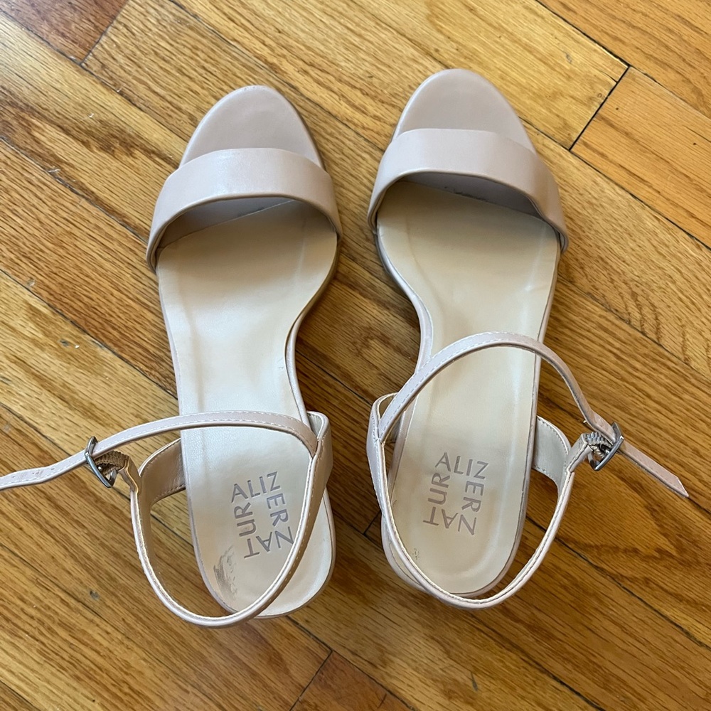 Naturalizer Bristol heels size 9.5 W
